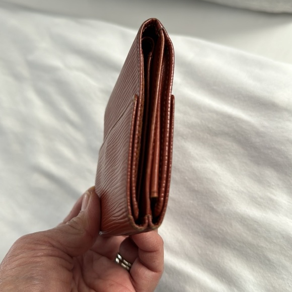Louis Vuitton Authentic Rust Brown color compact wallet. 6 card & 1 bill slots. - Picture 10 of 12